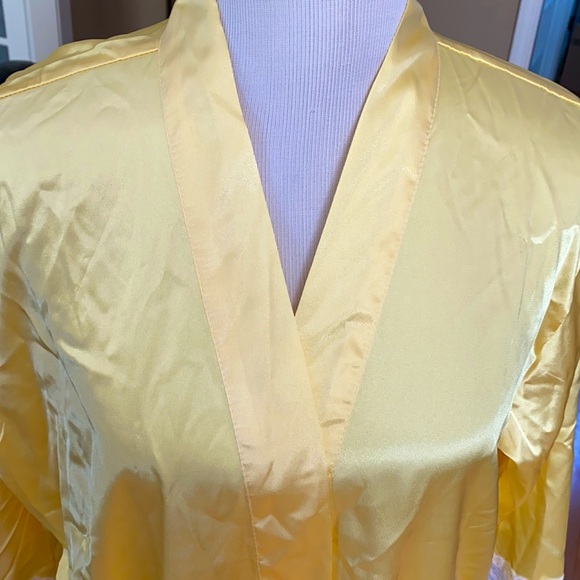 Leisureland Yellow Lace Trim Robe Size OS - Picture 6 of 8